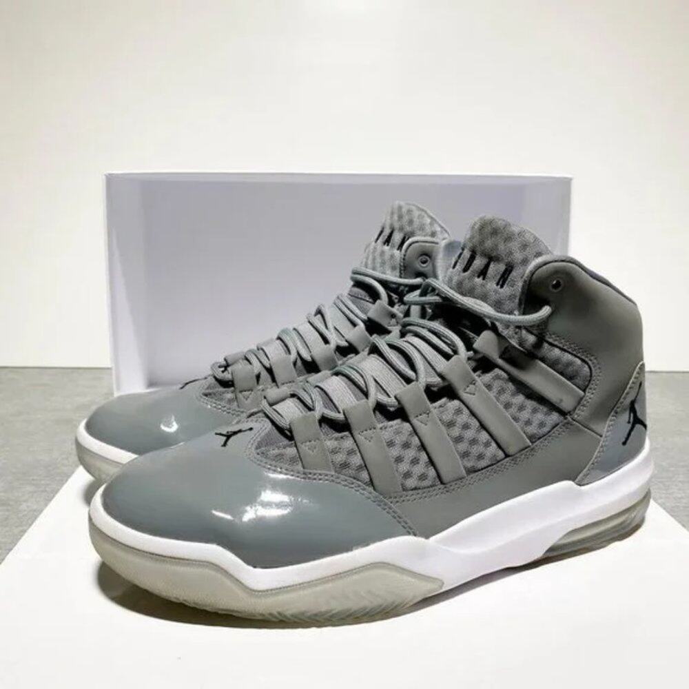 NIKE AIR JORDAN 11 Retro Sneakers
